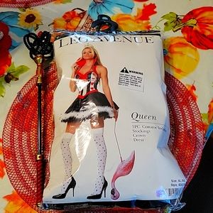 Red queen / queen of hearts Party city Halloween costume and ward